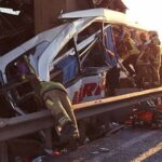 Ankara’da otomobil refüje çarptı, 4 kişi yaralandı