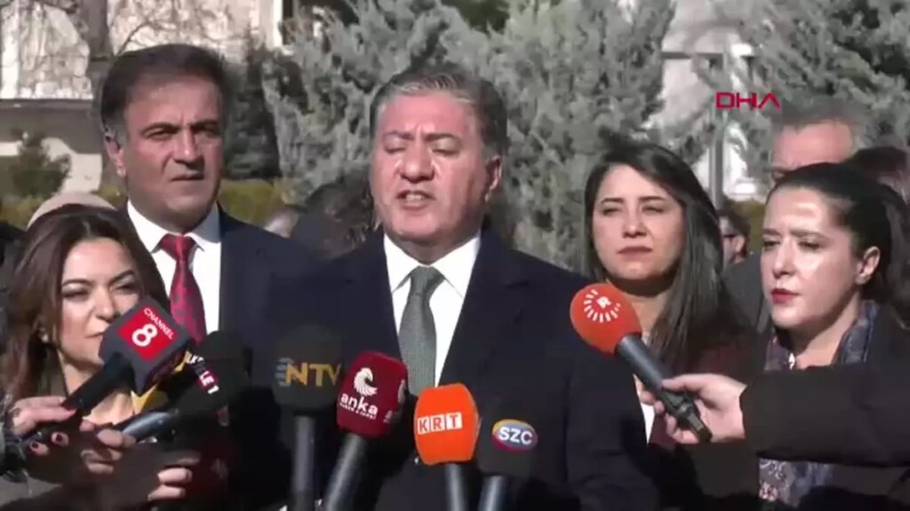 CHP ve DEM Parti Milletvekilleri İçişleri Bakanlığı Önünde Protesto Gösterdi