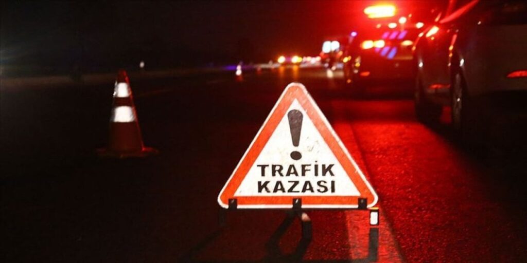 İzmir’de iki otomobilin çarpıştığı kazada 2 kişi yaralandı